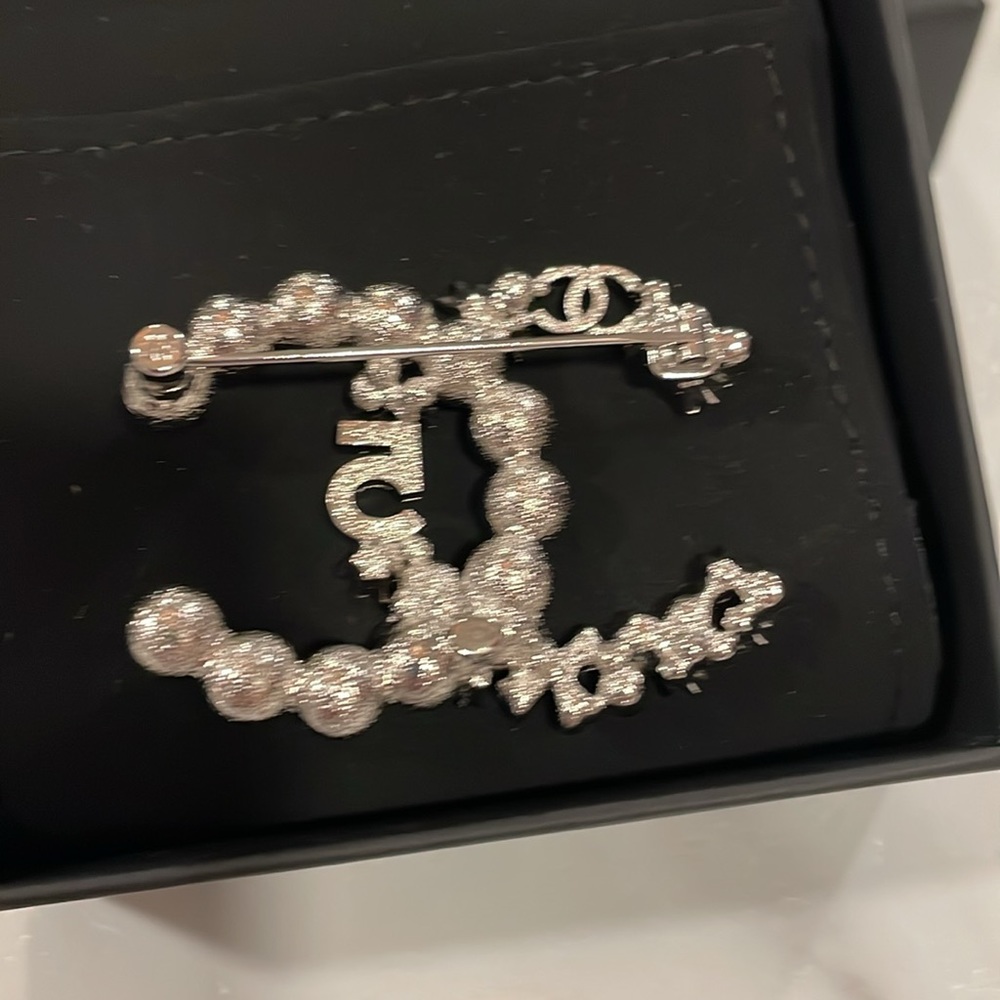 Chanel brooch, box, receipt, bag, flower and ribbon - Picture 13 of 16